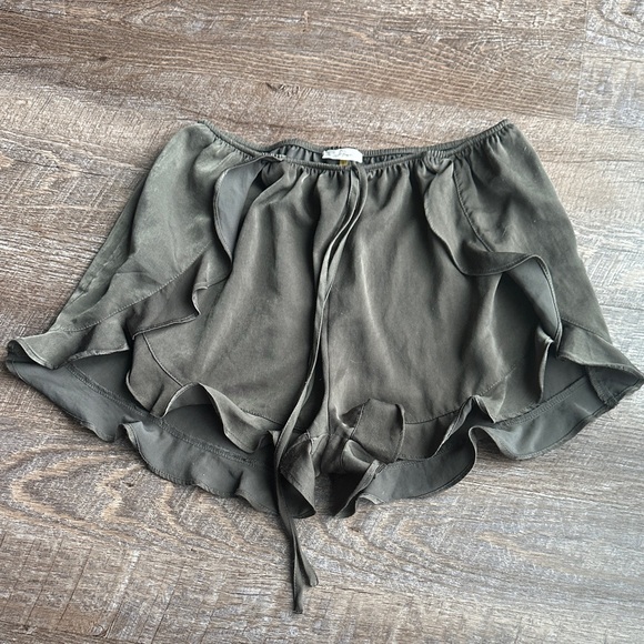 Soprano Pants - Soprano Olive High Waist Ruffle Shorts